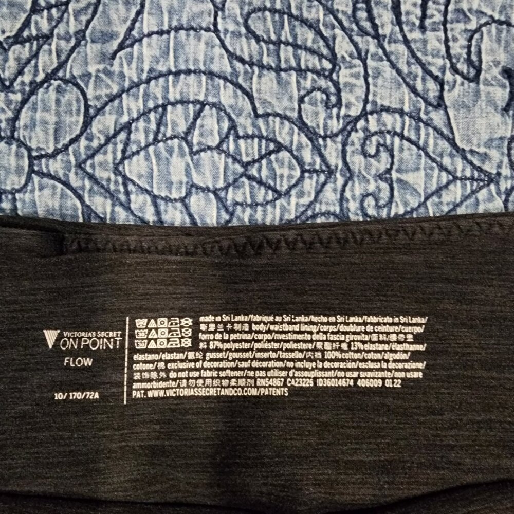 Victoria's Secret On Point Flow Leggings | Black | Size 10 - Picture 3 of 3